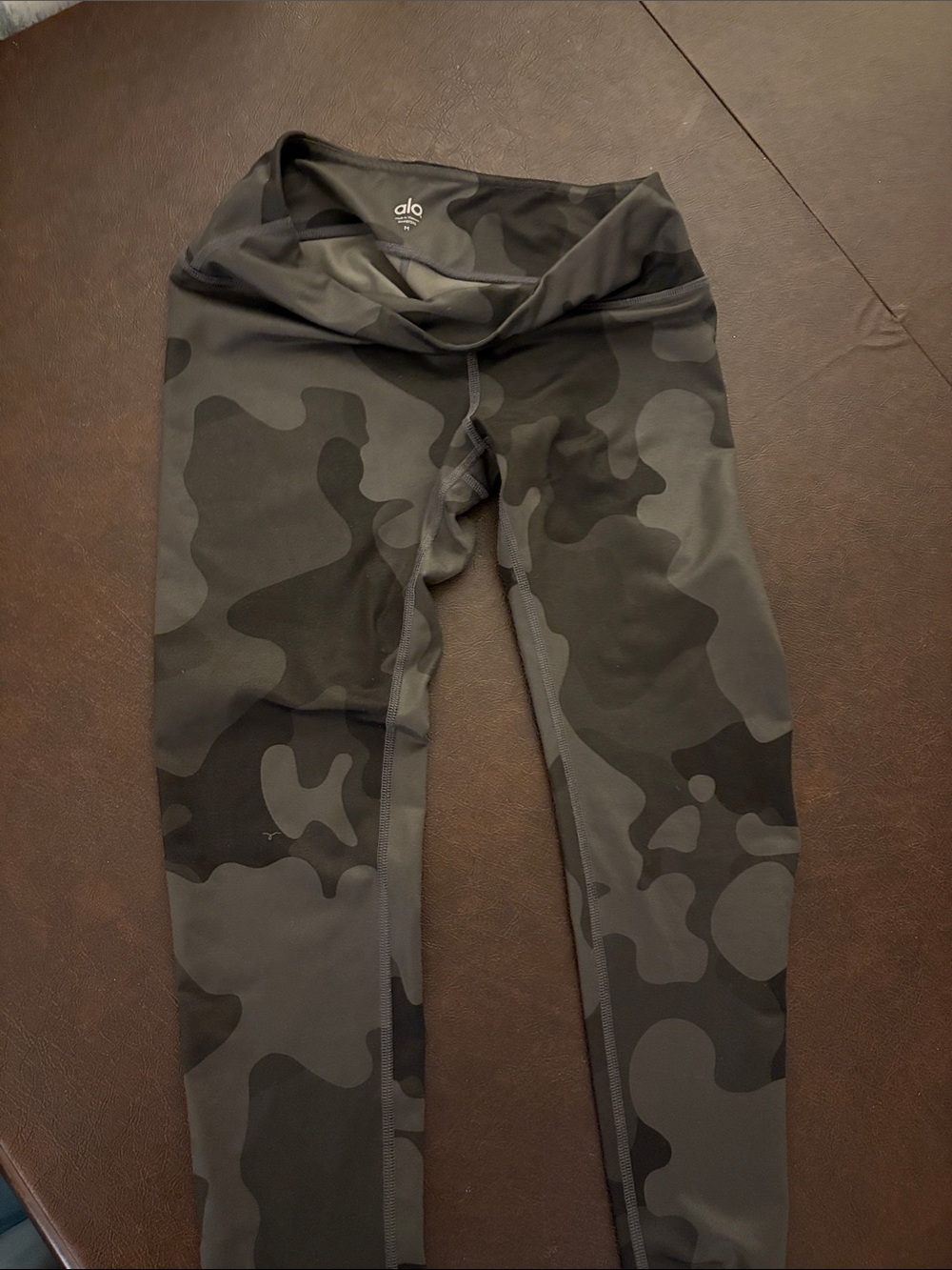 Alo Camo Leggings - Medium